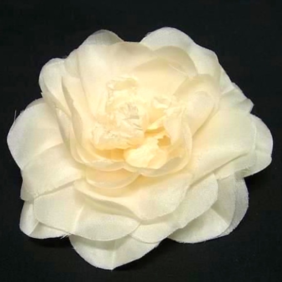 Auth CHANEL Ivory Camellia Pin Brooch - Picture 1 of 1